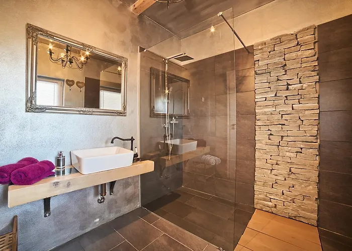 Stylish & Luxury Villa With Pool, Biliard, Extra Pool Heating Available - Wiibuk Villa