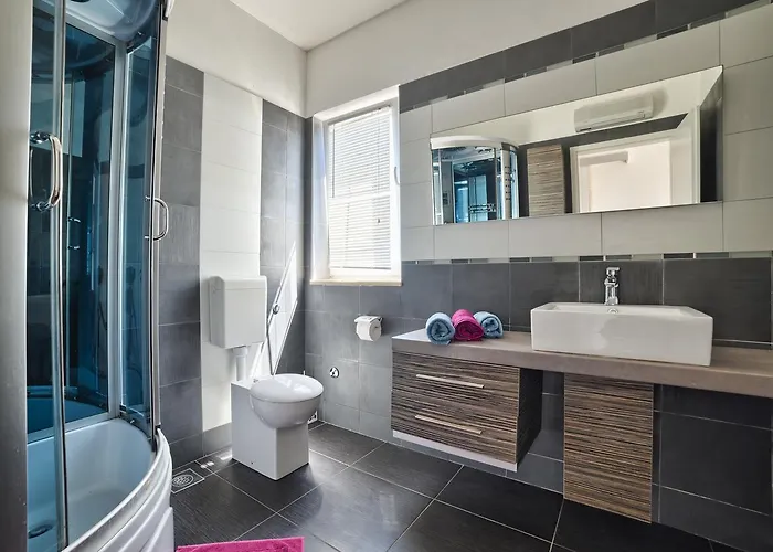 Stylish & Luxury Villa With Pool, Biliard, Extra Pool Heating Available - Wiibuk Villa *