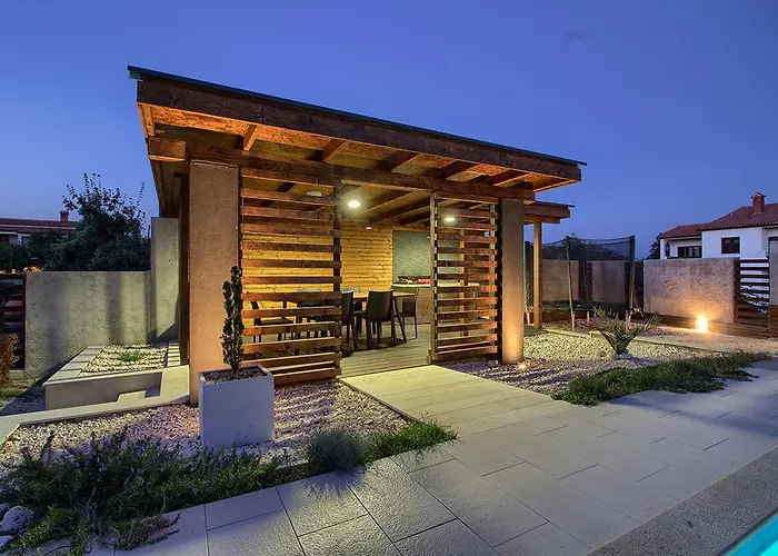 Stylish & Luxury Villa With Pool, Biliard, Extra Pool Heating Available - Wiibuk