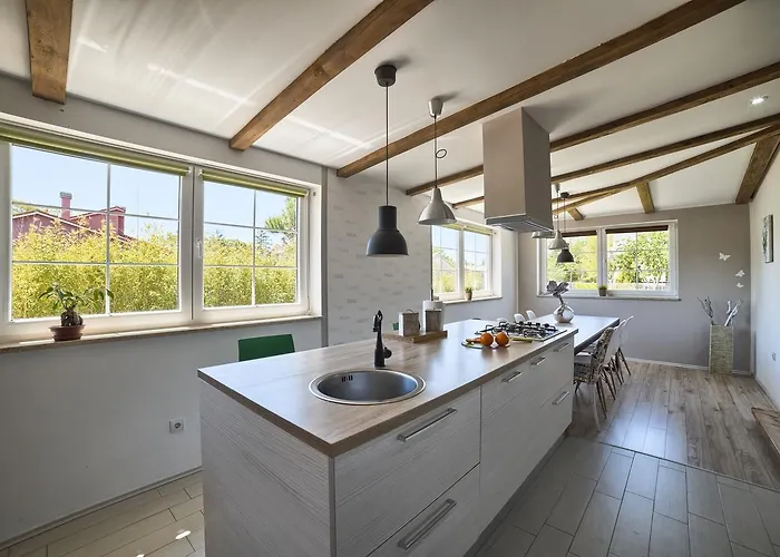 Stylish & Luxury Villa With Pool, Biliard, Extra Pool Heating Available - Wiibuk