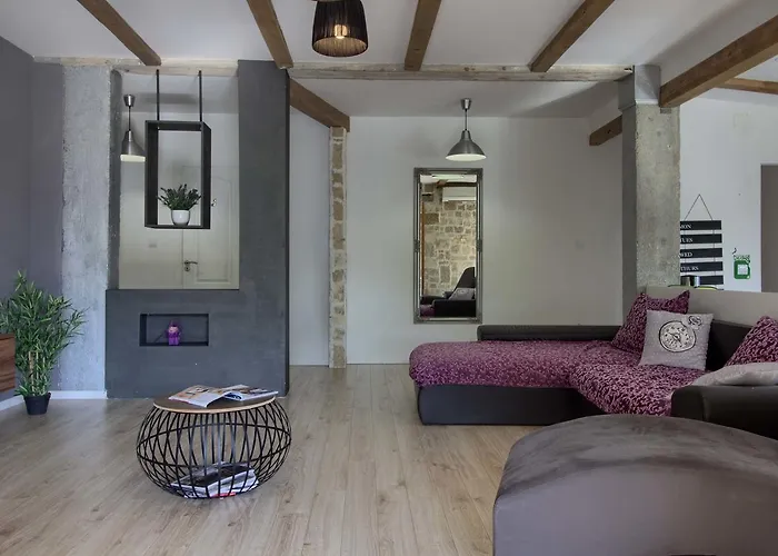 Villa Stylish & Luxury Villa With Pool, Biliard, Extra Pool Heating Available - Wiibuk Pula