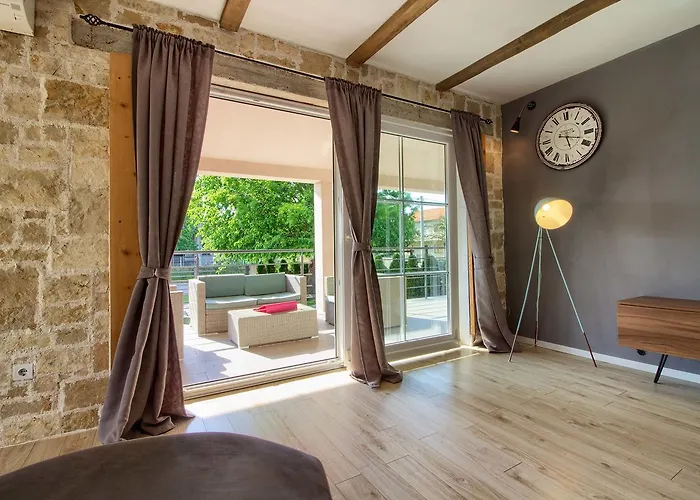 Stylish & Luxury Villa With Pool, Biliard, Extra Pool Heating Available - Wiibuk Pula