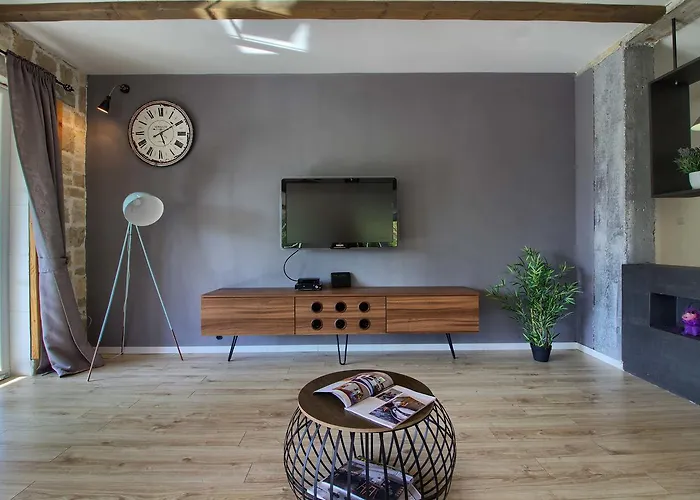 Stylish & Luxury Villa With Pool, Biliard, Extra Pool Heating Available - Wiibuk *